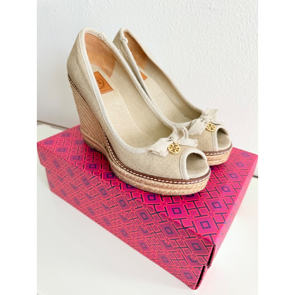 Tory Burch Logo Jackie Espadrille Wedge Sandals Gold Canvas Peep Toe Bow 9 B
